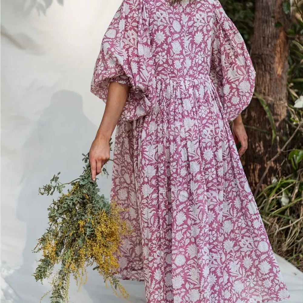 Elegant Green Floral Midi Dress - Picture 4 of 9